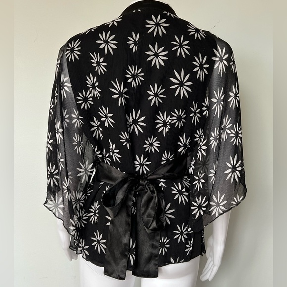 Saint Tropez West - Women’s Black Floral Blouse Sz MD - Picture 4 of 6